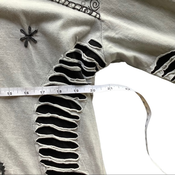 3/4 sleeve of comfy stretchy 100% cotton top in off white and black. - Picture 15 of 16